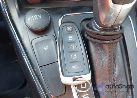 2018 Ford Focus Titanium z USA, uszkodzony, nr VIN 1FADP3J25JL332052